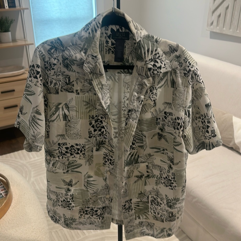 Men’s short sleeved button up